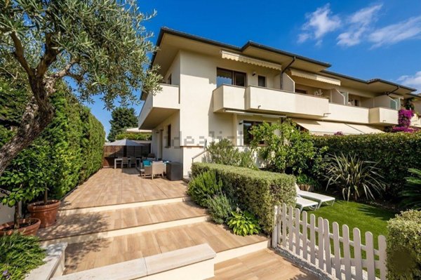casa indipendente in vendita a Livorno in zona Montenero