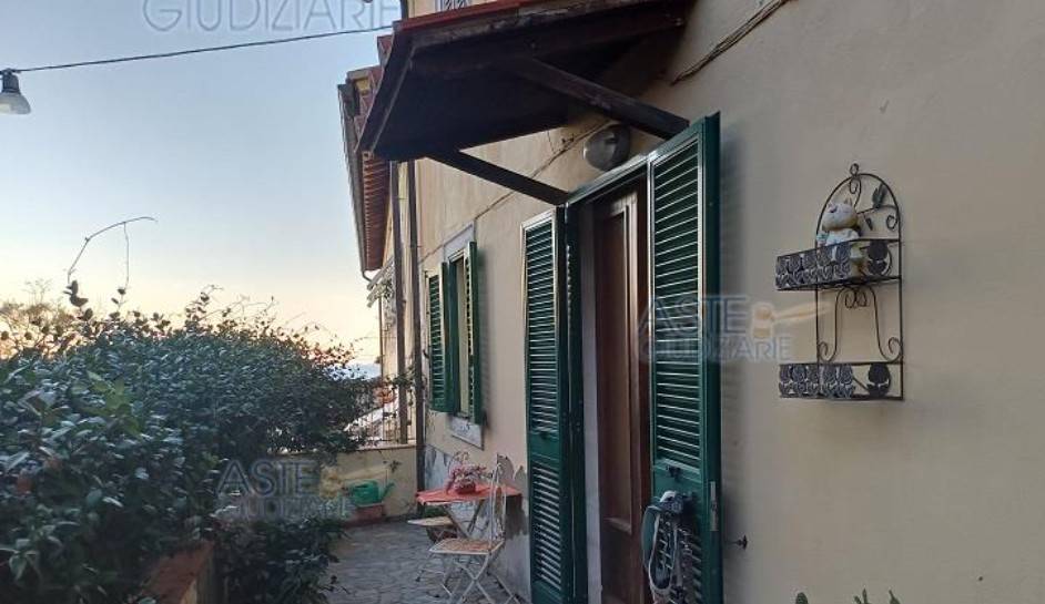 appartamento in vendita a Livorno in zona Montenero