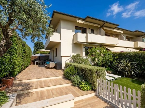 casa indipendente in vendita a Livorno in zona Montenero