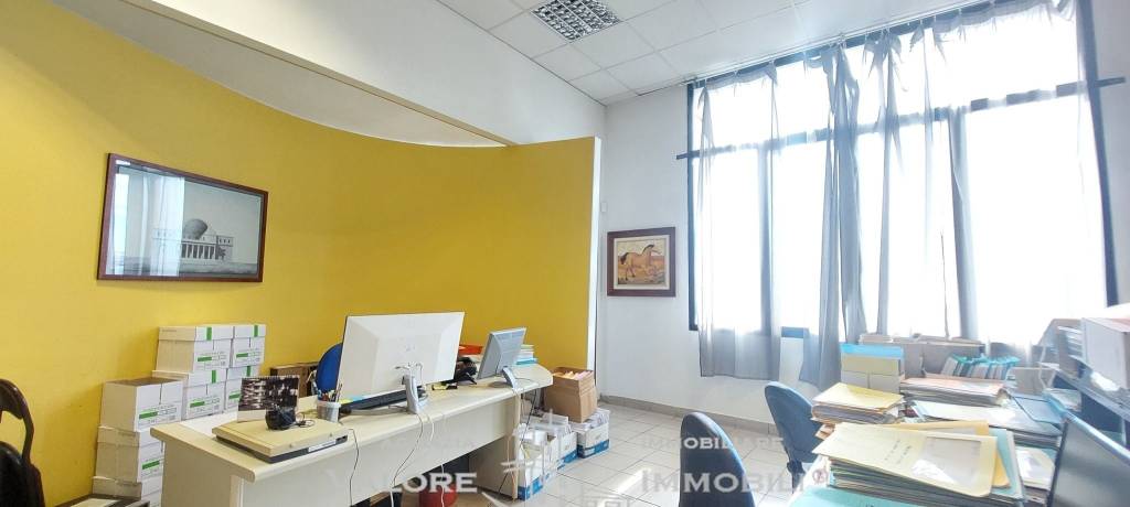 ufficio in vendita a Livorno in zona Centro Città