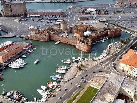 negozio in vendita a Livorno in zona Centro Città