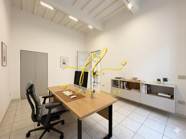 locale commerciale in vendita a Livorno