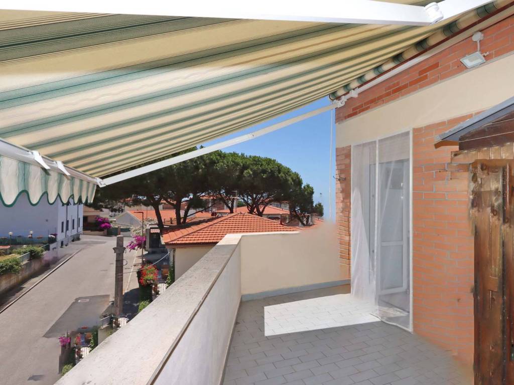 appartamento in vendita a Livorno in zona Antignano