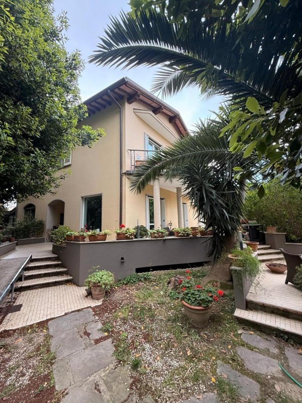 casa indipendente in vendita a Livorno