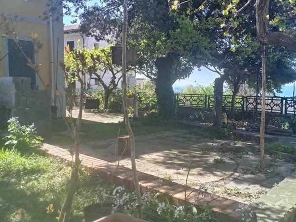 casa indipendente in vendita a Livorno in zona Montenero