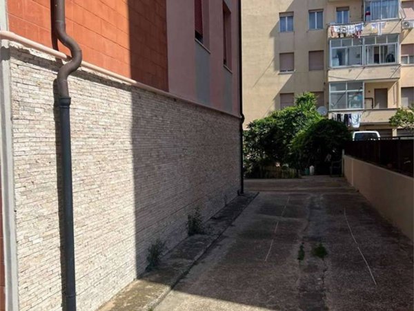 locale di sgombero in vendita a Livorno
