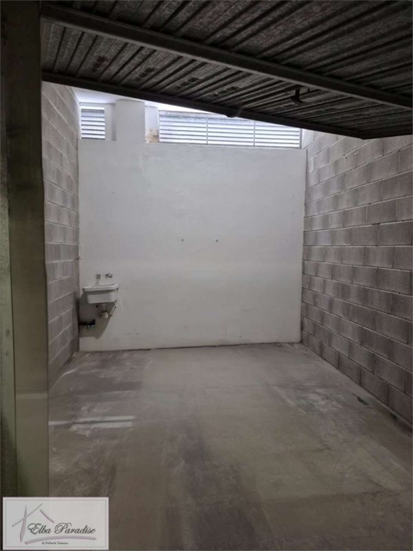 locale di sgombero in vendita a Livorno in zona Stazione