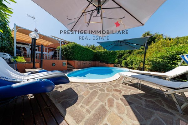 casa indipendente in vendita a Livorno in zona Montenero