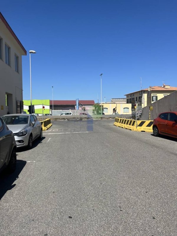 locale commerciale in vendita a Livorno