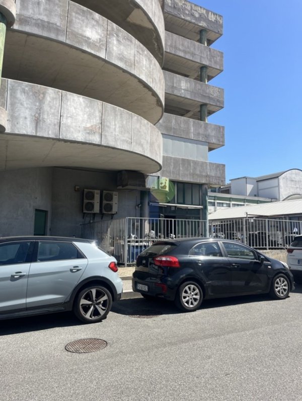 locale commerciale in vendita a Livorno