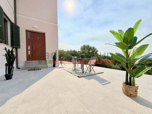 casa indipendente in vendita a Livorno in zona Montenero