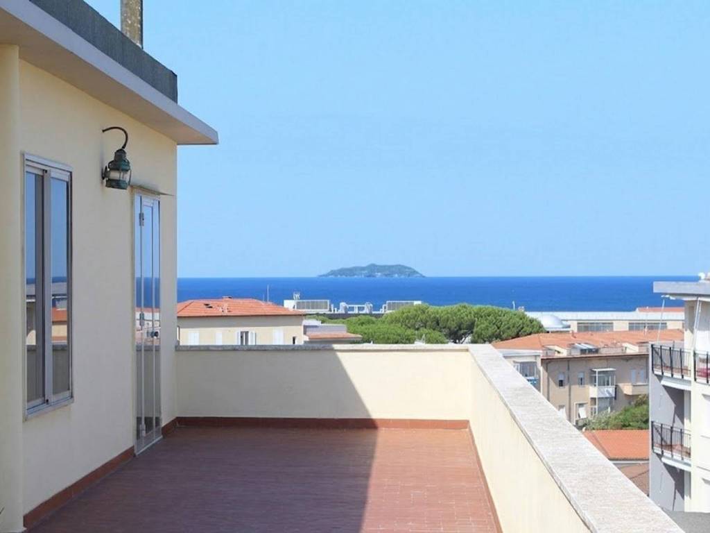 appartamento in vendita a Livorno in zona Lungomare
