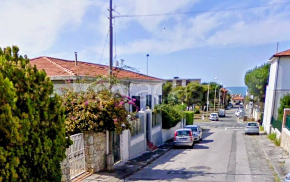 casa indipendente in vendita a Livorno in zona Antignano