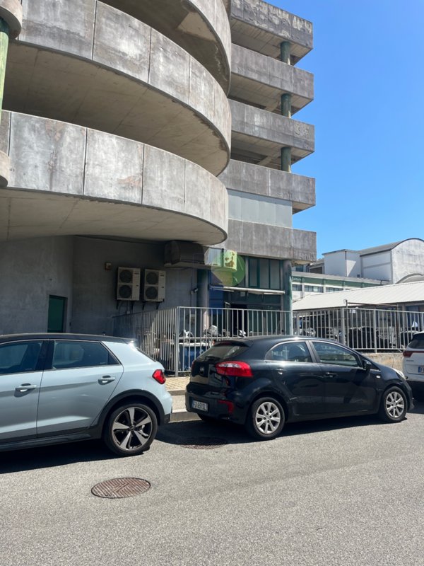 locale commerciale in vendita a Livorno