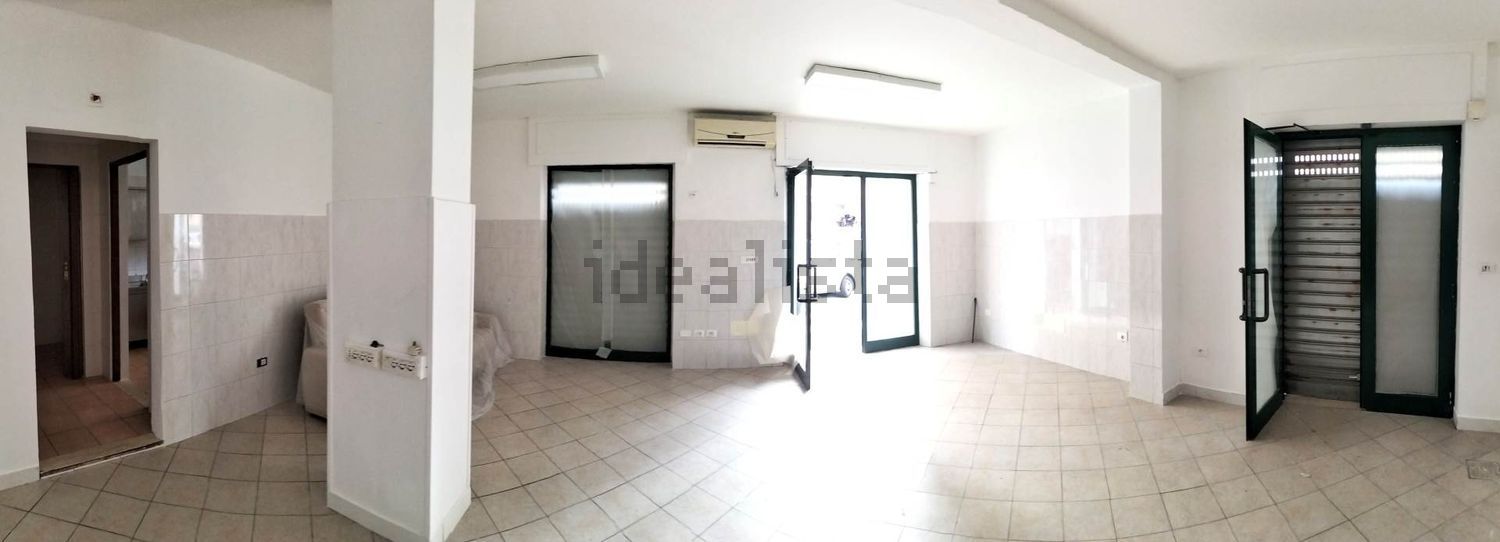 locale commerciale in vendita a Livorno