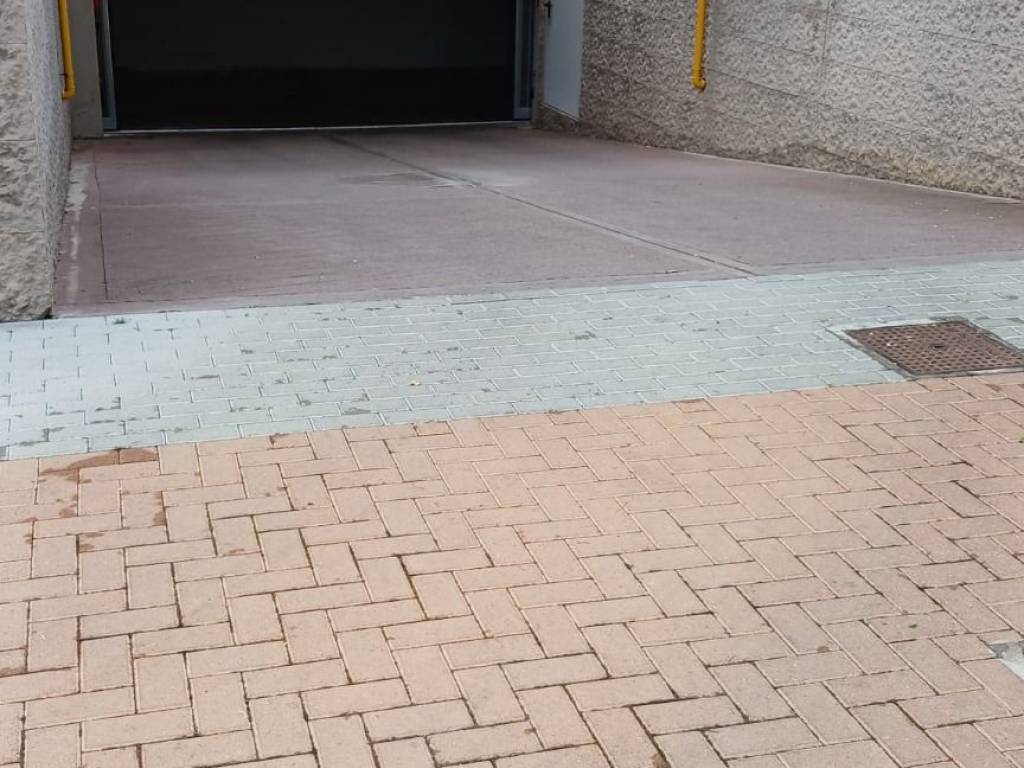 box auto in vendita a Livorno in zona Padula