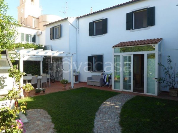 casa indipendente in vendita a Livorno in zona Ardenza