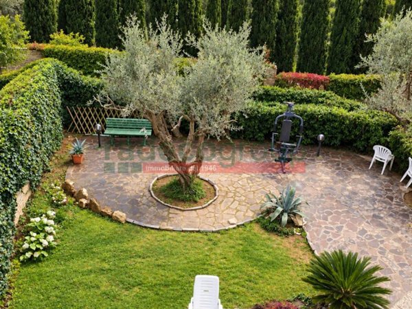 casa indipendente in vendita a Livorno in zona Montenero