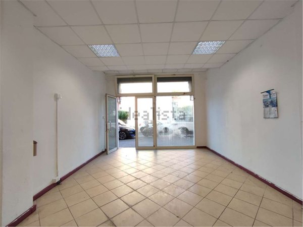 locale commerciale in vendita a Livorno