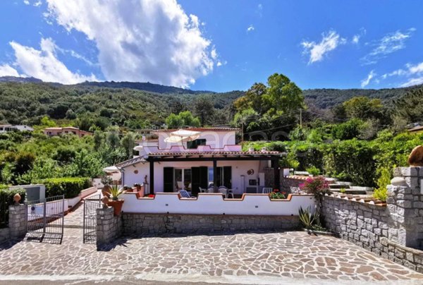 casa indipendente in vendita a Marciana