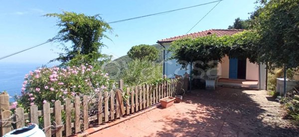 casa indipendente in vendita a Marciana