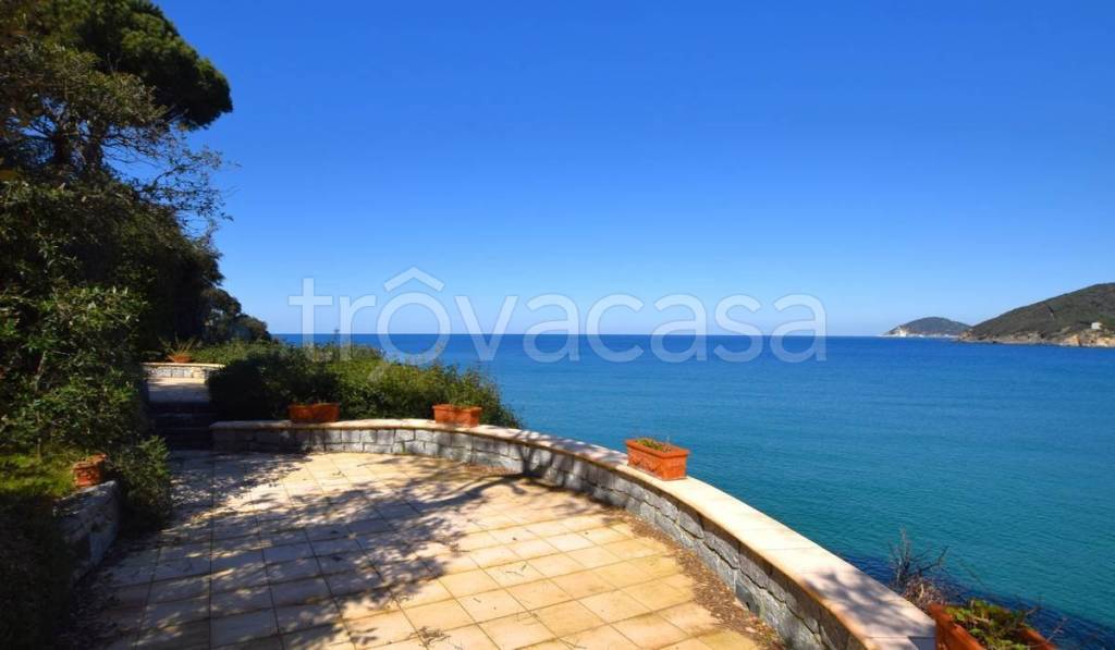 casa indipendente in vendita a Marciana