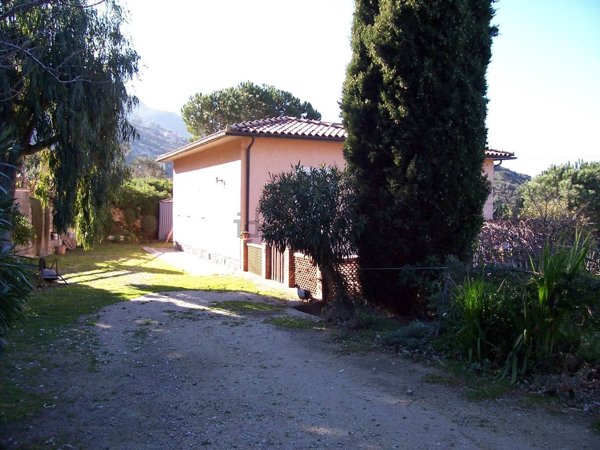 casa indipendente in vendita a Marciana