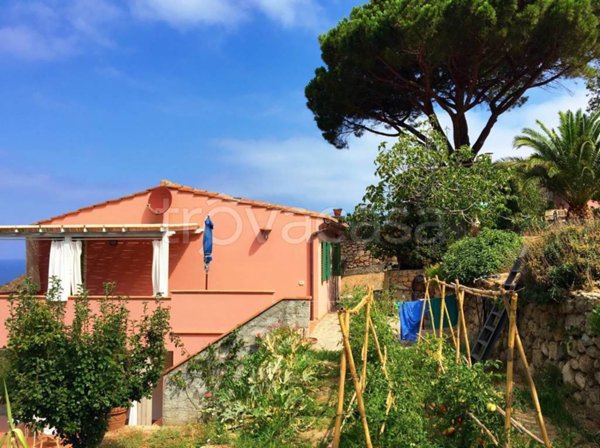 casa indipendente in vendita a Marciana