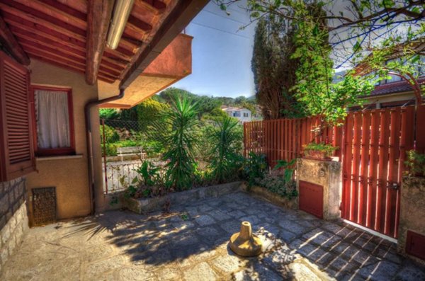 casa indipendente in vendita a Marciana