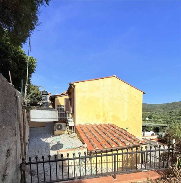 casa indipendente in vendita a Marciana