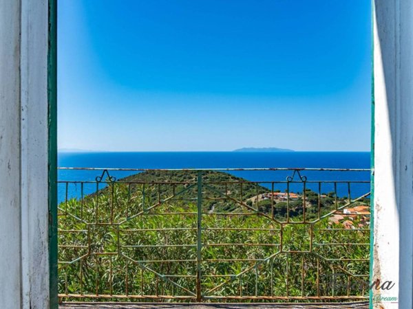 casa indipendente in vendita a Marciana