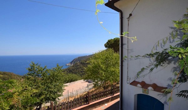casa indipendente in vendita a Marciana