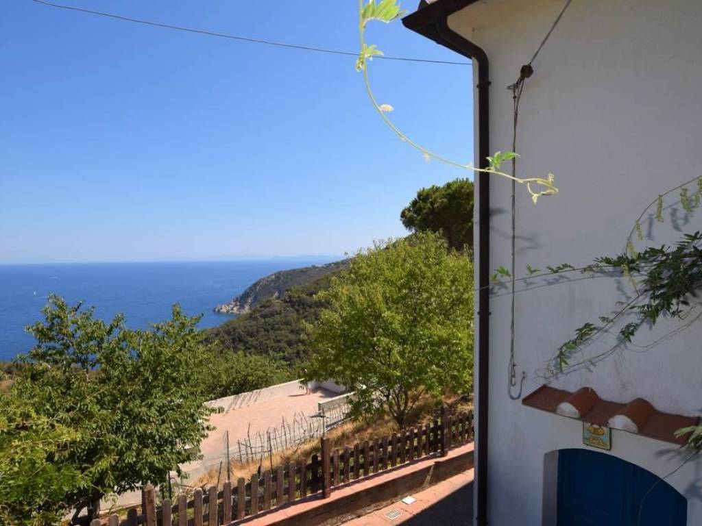 casa indipendente in vendita a Marciana