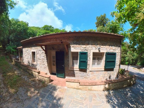 casa indipendente in vendita a Marciana