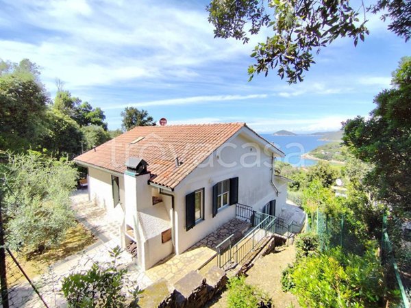 casa indipendente in vendita a Marciana