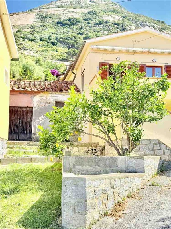 casa indipendente in vendita a Marciana