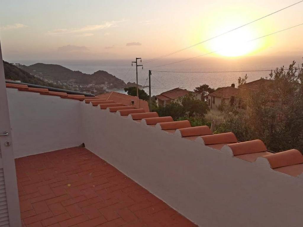 casa indipendente in vendita a Marciana