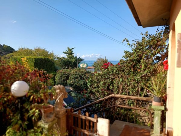 casa indipendente in vendita a Marciana