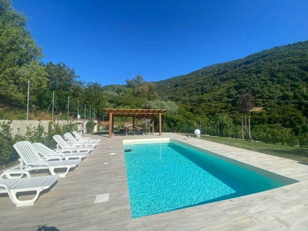casa indipendente in vendita a Marciana