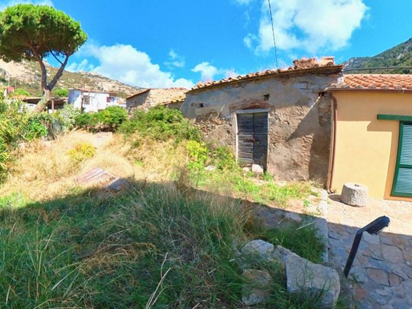 casa indipendente in vendita a Marciana