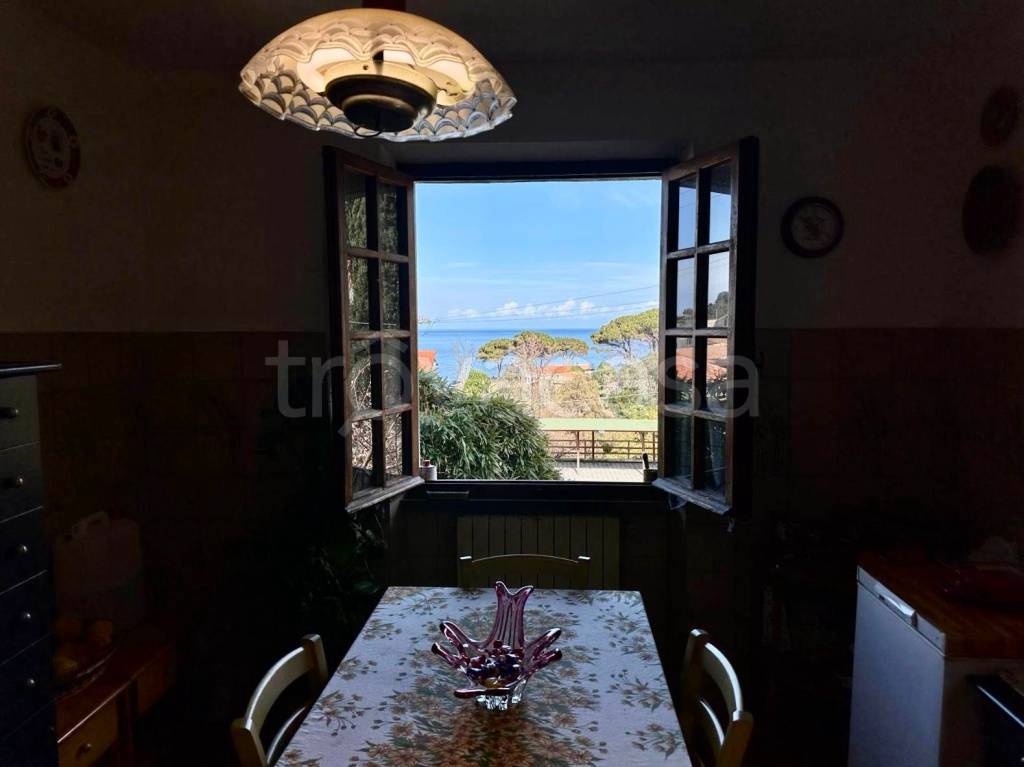 casa indipendente in vendita a Marciana