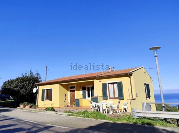 casa indipendente in vendita a Marciana