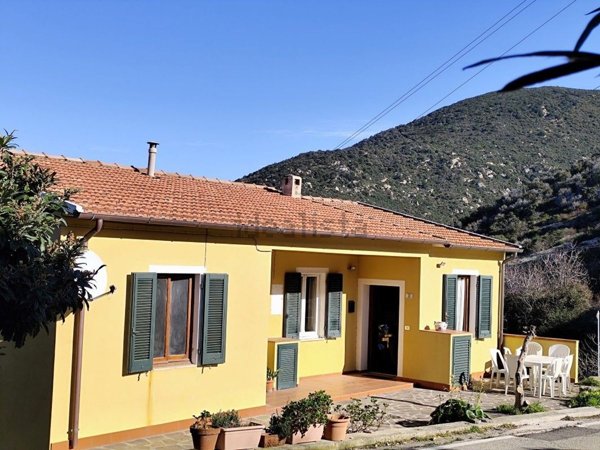 casa indipendente in vendita a Marciana