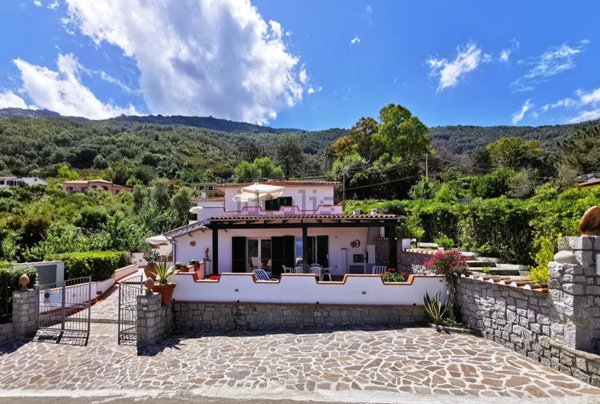 casa indipendente in vendita a Marciana