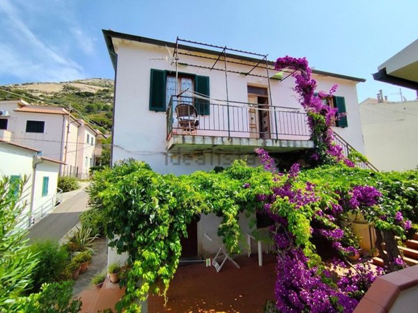 casa indipendente in vendita a Marciana