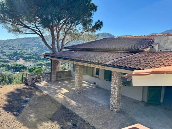 casa indipendente in vendita a Marciana