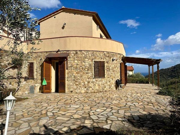 casa indipendente in vendita a Marciana