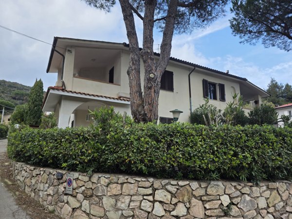 casa indipendente in vendita a Marciana