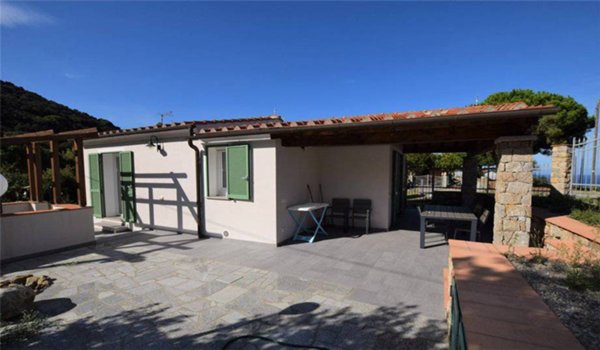 casa indipendente in vendita a Marciana