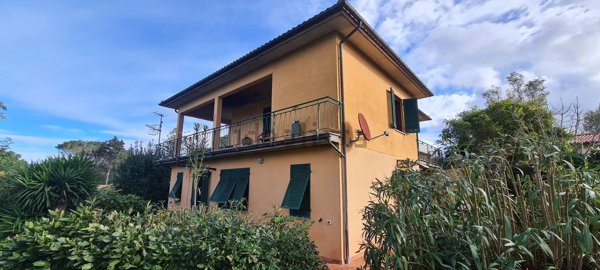 casa indipendente in vendita a Marciana